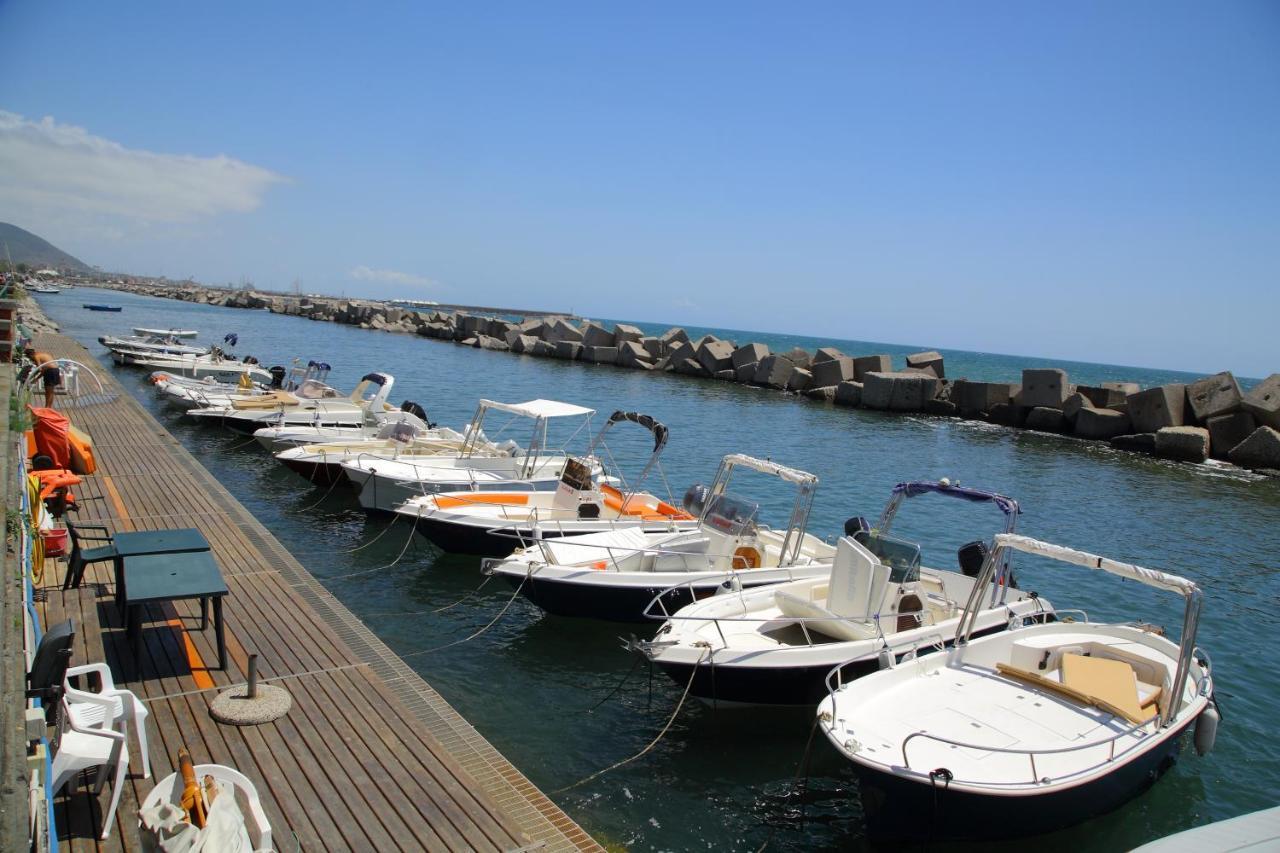 Salerno Mare E Luci Deluxe Apartment ภายนอก รูปภาพ
