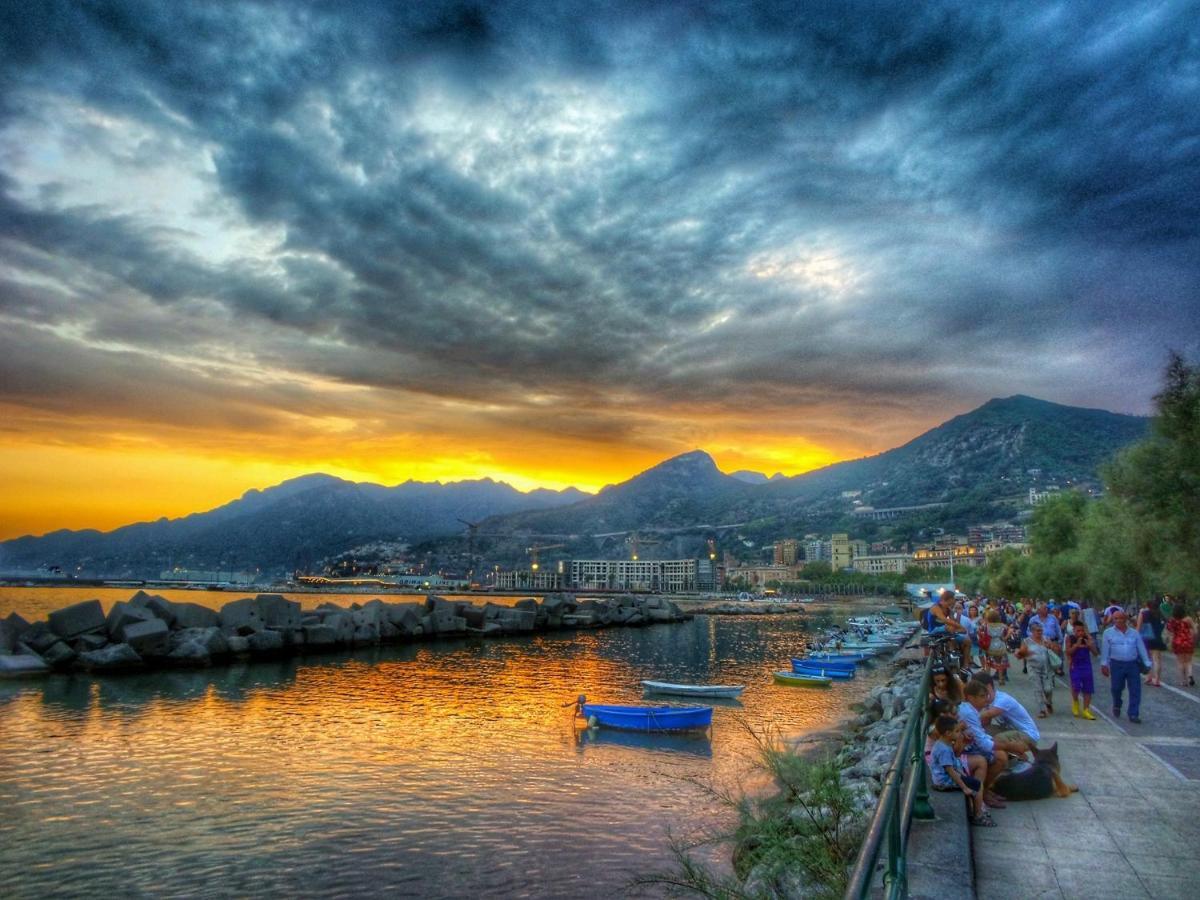 Salerno Mare E Luci Deluxe Apartment ภายนอก รูปภาพ