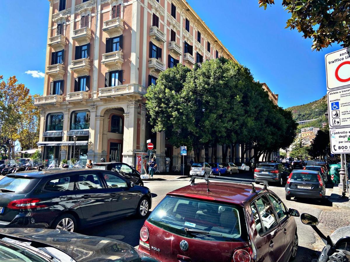 Salerno Mare E Luci Deluxe Apartment ภายนอก รูปภาพ