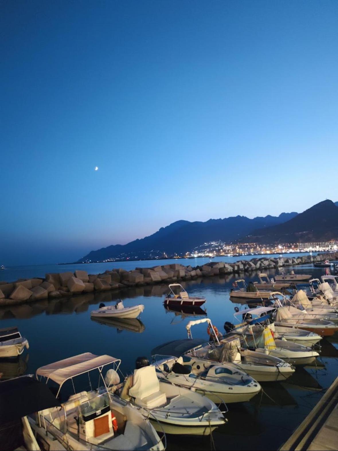 Salerno Mare E Luci Deluxe Apartment ภายนอก รูปภาพ